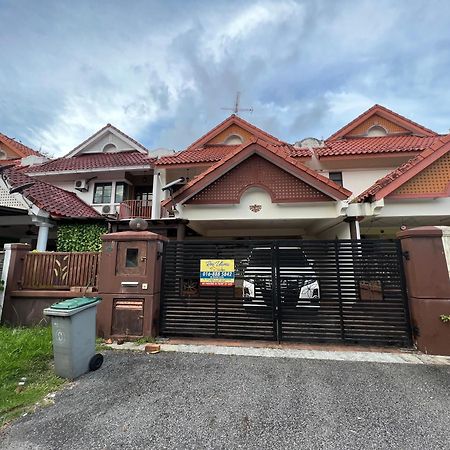 Rini Utama Homestay 士姑来 外观 照片