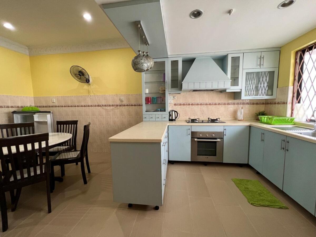 Rini Utama Homestay 士姑来 外观 照片