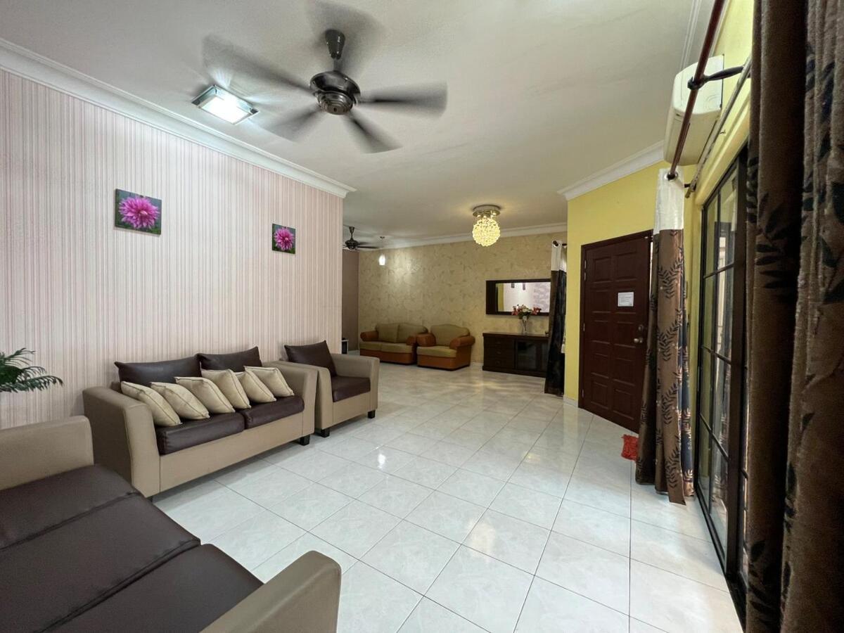 Rini Utama Homestay 士姑来 外观 照片
