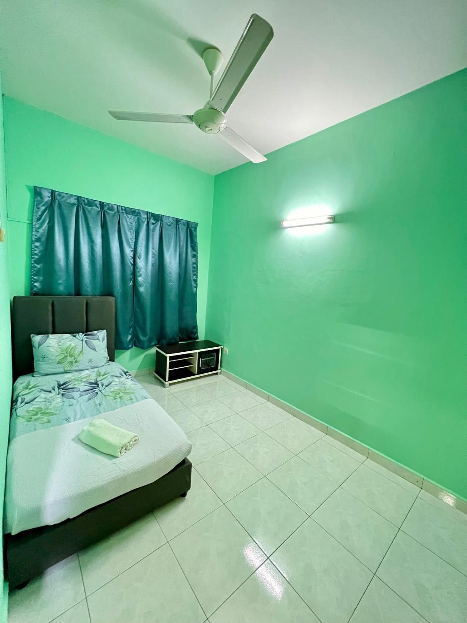Rini Utama Homestay 士姑来 外观 照片